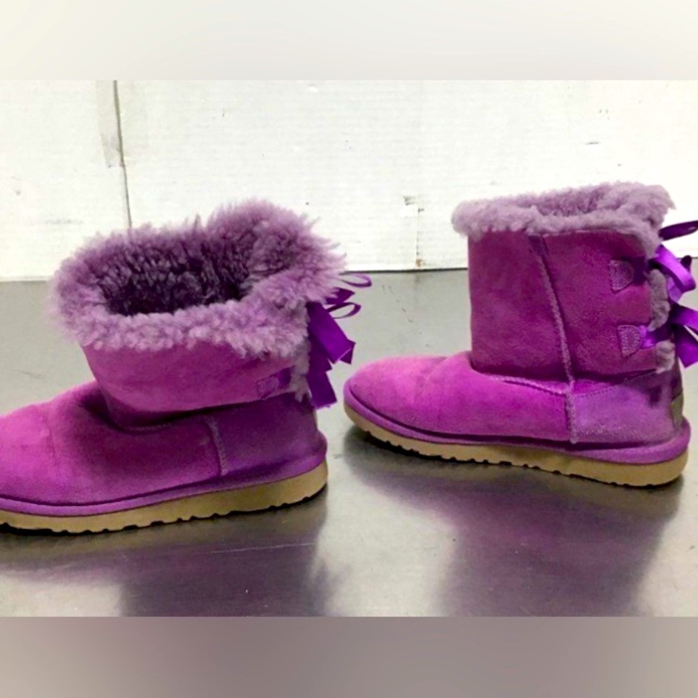 UGG BAILEY BOW II Classic Short Garnet Suede Girls Purple Boots Size 4 - Picture 4 of 5